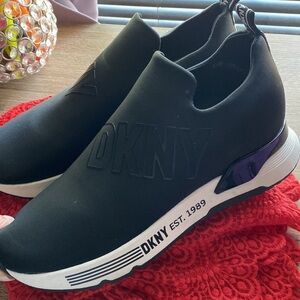 DKNY Slip On Comfort Black White Sneakers